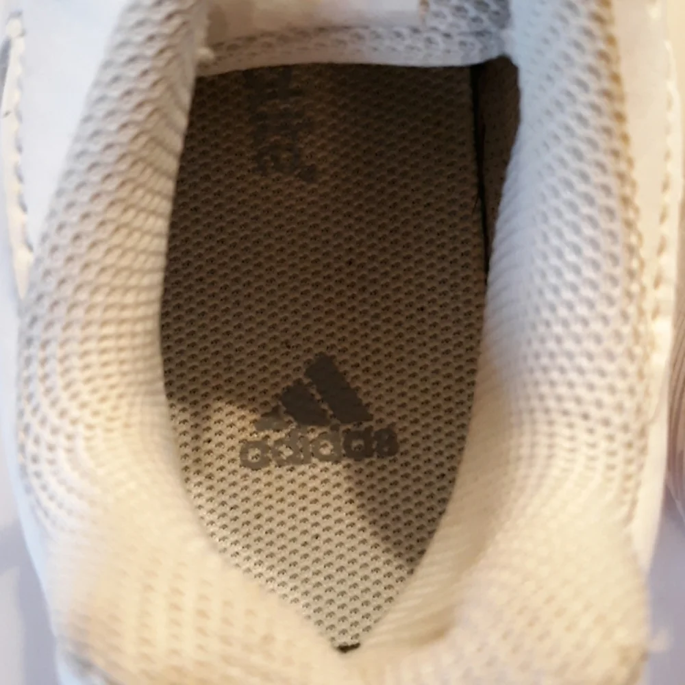 Adidas unisex AltaRun Training Shoes 3.5
